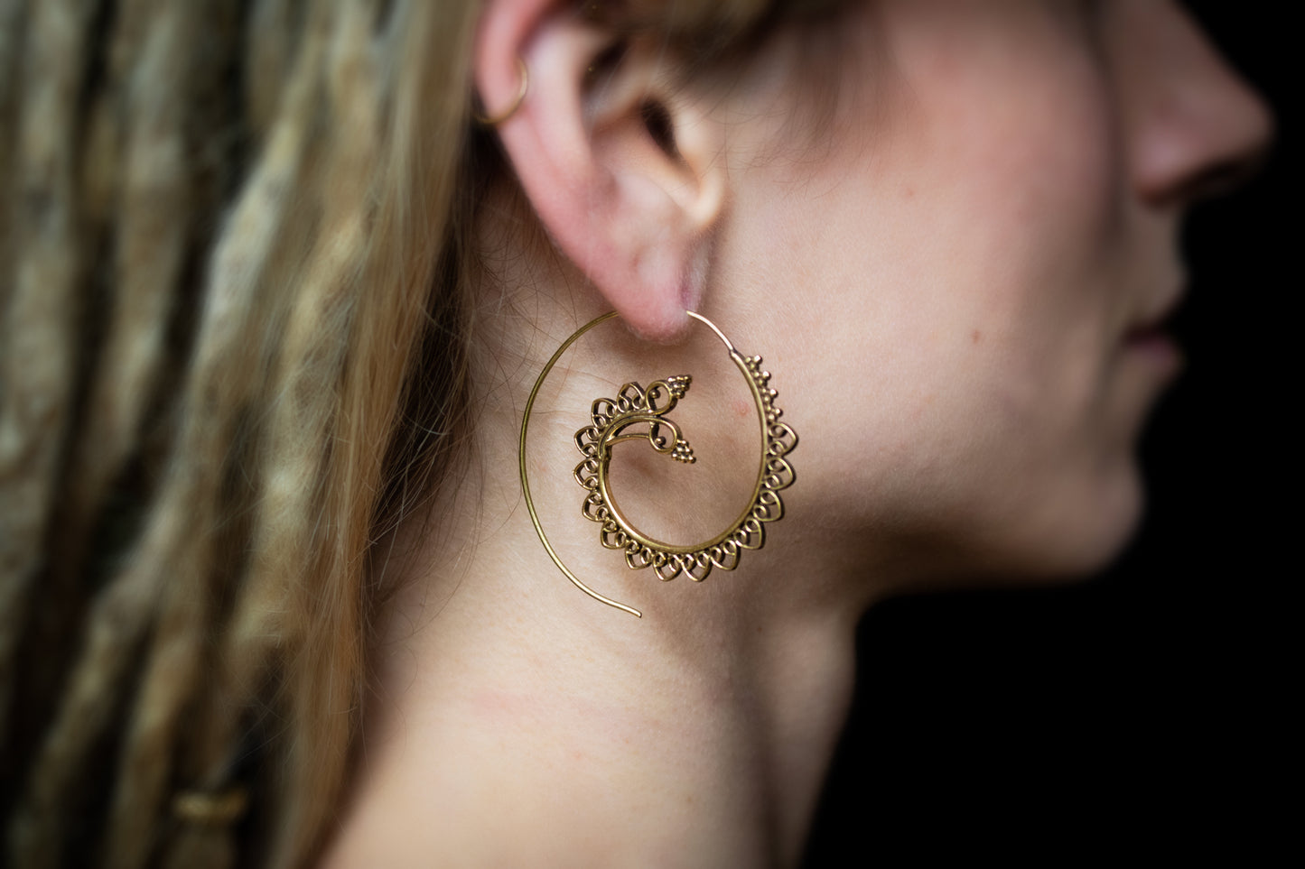 Elegant Spiral Hoop Earrings